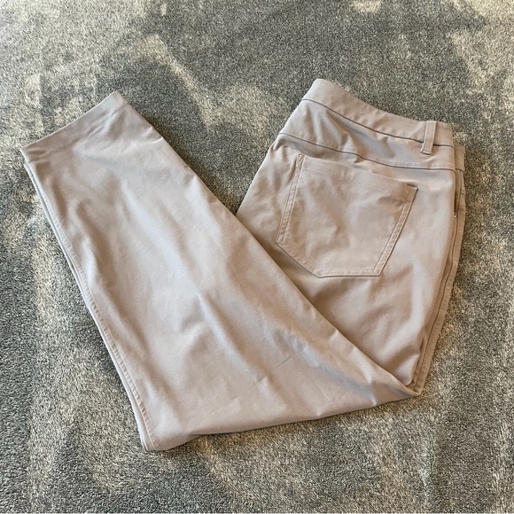 2024 Lululemon ABC Slim-Fit 5 Pocket Pant 30"L *Warpstreme
Asphalt Grey Size 36 - Picture 8 of 14